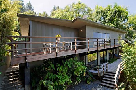 Upper and lower level decks double the fun that this house offers Mid Century Deck, Mid Century Modern Deck, Walnut Hardwood Floors, Midcentury Modern Exterior, Los Angeles Sunset, Beachwood Canyon, Midcentury Architecture, Gate Designs Modern, Mid Century Exterior