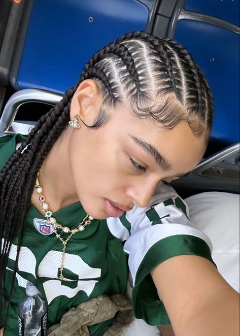 cornrows, cool girl aesthetic, streetwear, oversized jersey French Braid Cornrows, Braids Cornrows, Braided Cornrow Hairstyles, Quick Braided Hairstyles, Protective Hairstyles Braids, Vlasové Trendy, Pretty Braided Hairstyles, Hairdos For Curly Hair, Cornrows Braids