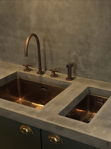 Copper And Concrete, Concrete Kitchen Worktop, Copper Taps Kitchen, Modern Industrial Kitchen Design, Industrial Kitchen Ideas, Industrial Sink, Industrial Chic Kitchen, Kitchen Sink Ideas, Industrial Kitchen Design