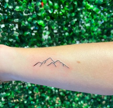 ✨Tiny Tattoo Tuesday✨ Love looking back on so many fun tattoos 😍 . . . #finelinetattoo #finelinetattoos #finelinetattooing #tattooideas #montanatattooartist #montanatattooshop #tattoos #tattooartist Pennsylvania Tattoo Ideas, Washington State Tattoo, Pennsylvania Tattoo, Washington State Tattoos, Montana Tattoo, State Tattoos, Fun Tattoos, Tiny Tattoo, Fine Line Tattoos