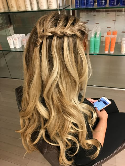 Hair Shape, Waterfall Hairstyle, Hair Extensions Best, Waterfall Braid, Wedding Hairstyles Half Up Half Down, Penteado Cabelo Curto, Hair Curly, Half Up Hair, Braids For Long Hair