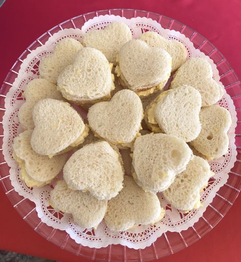 Heart Shape Sandwiches, Heart Food Valentines, Heart Shaped Party Food, Valentines Sandwiches, Heart Shaped Sandwiches, Heart Shaped Foods, Bridal Shower Sandwiches, Heart Sandwiches, Valentines Picnic