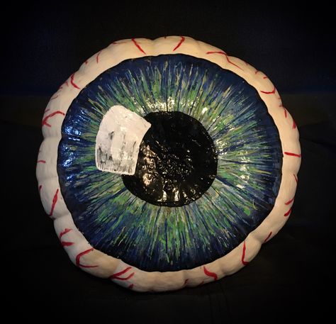 Pumpkin Painting Ideas Eyeball, Eyeball Pumpkin Painting, Eyeball Pumpkin, Eyeball Painted Pumpkin, Zombie Pumpkin Painting, Witch Eyes, Zombie Prom, Zombie Pumpkins, Scary Eyes