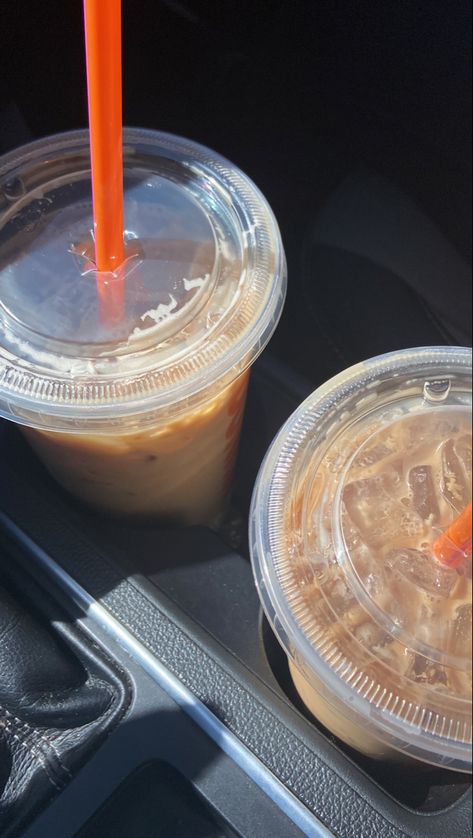 Dunkin Donuts Drive Thru, Dunkin Drinks, Dunkin Iced Coffee, Coffee Moment, Starbucks Aesthetic, Coffee Board, Healthy Lifestyle Food, Dunkin Donuts Coffee, Starbucks Recipes