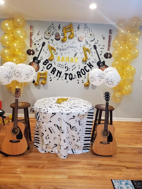 Birthday Music Theme, Theme Decorations Ideas, Music Theme Party, Music Birthday Party, Birthday Music, Music Themed Parties, Boy Music, Birthday Stuff, Music Birthday