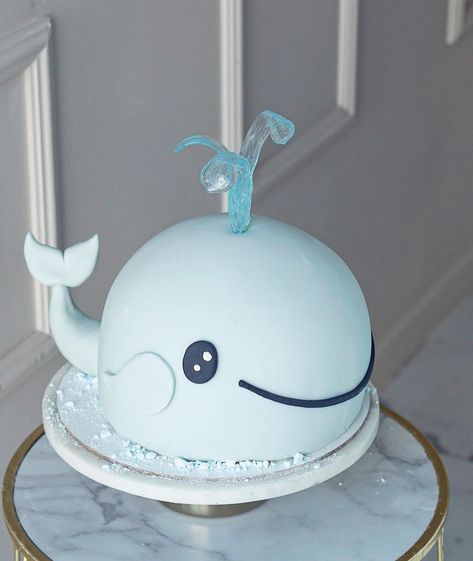 Whale Baby Shower Cake, Whale Birthday Cake, Whale Birthday Party, Whale Cupcakes, Whale Birthday Parties, Whale Cakes, Whale Birthday, Baby Birthday Cakes, 1st Birthday Cake