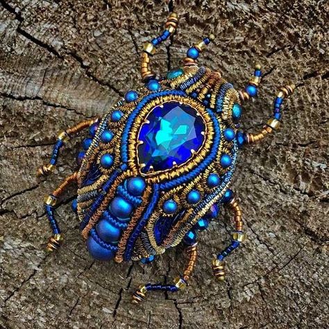 Embroidery, bead embroidery, beaded bug, bead embroidered insect, beaded moth, diy insect, jewelry moth, beaded insect, seed beads, beading tutorial, bug tutorial Moth Diy, Beaded Insects, Beads Magic, Embroidery Beaded, Insect Jewelry, Beading Tutorial, Bead Embroidery, Art Class, Beaded Embroidery