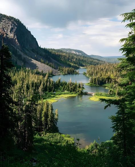 Mammoth Lakes California, Mammoth Lakes, 1000 Years, Pretty Landscapes, Us Destinations, Nature Aesthetic, Pretty Places, Fantasy Landscape, On The Edge