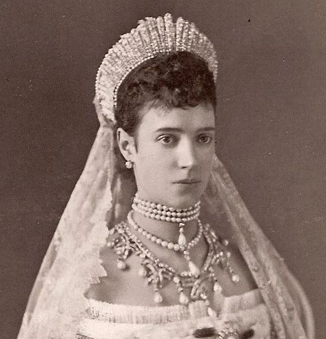 Kokoshnik Tiara, Queen Elizabeth Wedding, Maria Feodorovna, Ruby And Diamond Necklace, Queen Alexandra, Sunday Style, Royal Tiaras, Diamond Tiara, Royal Jewels