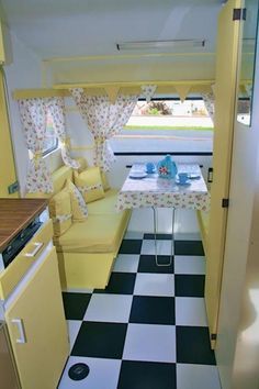 Caravan Interiors, Camper Renovations, Caravan Vintage, Vintage Camper Interior, Camper Reno, Small Camper, Caravan Decor, Americana Aesthetic, Camp Trailer