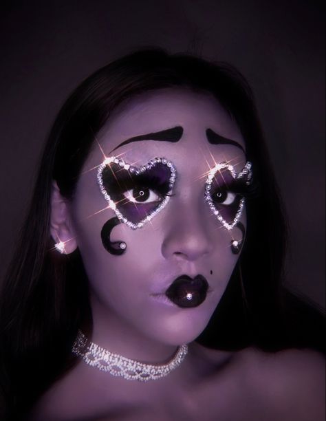 Follow her @graphicbarbie Purple Heart Makeup, Purple Clown Makeup, Heart Clown Makeup, Drag Makeup Looks, Pride 2024, Heart Makeup, Gothic Christmas, Bold Makeup Looks, Drag Makeup