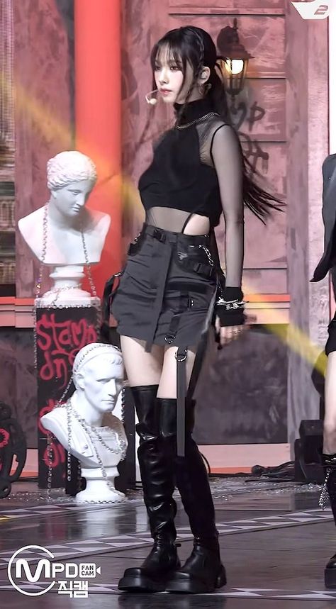 Aespa Stage Outfits Savage, Karina Stamp On It Outfit, Karina Up Outfit, Aespa Performance Outfit, Karina Aespa Stage Outfit, K Pop Fashion Women, Karina Aespa Fashion, Karina Aespa Stage, Aespa Core Outfit