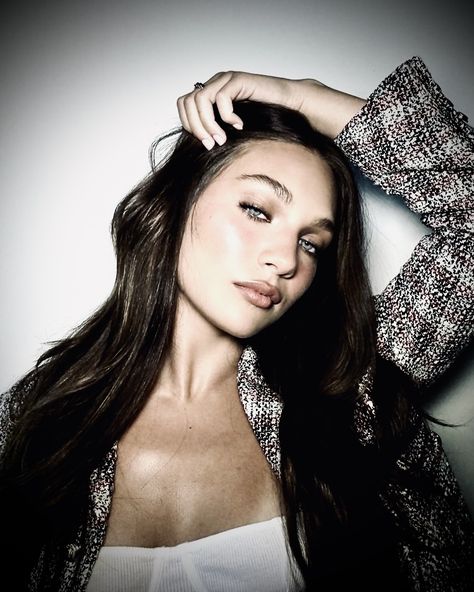 Maddie Ziegler Photos, Maddie Ziegler Pfp, Maddie Ziegler Rares, Pfp Pictures, Kenzie Ziegler, Maddie Ziegler, Girl Mom, Girl Crushes, Fav Celebs