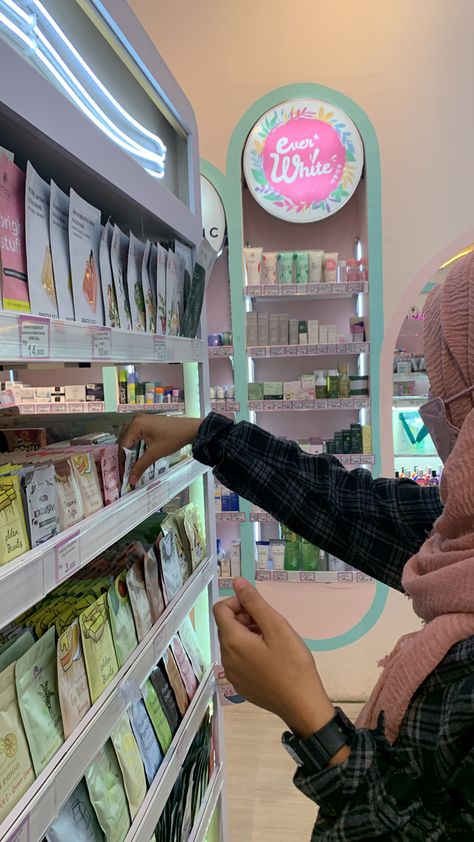 Sama teman,belanja,skincare,belanja skincare sama teman Pap Belanja Skincare, Belanja Skincare, Cat Ear Headphones, Boyfriend Pictures, In Ear Headphones, Body Care, Lavender, Electronic Products