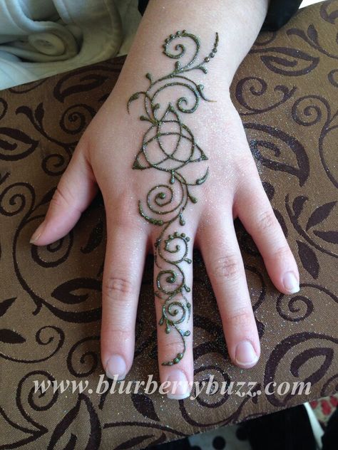 Jagua Henna, Cute Henna, Henna Tattoo Kit, Henna Tattoo Designs Hand, Henna Tattoo Designs Simple, Beautiful Henna Designs, Human Canvas, Celtic Tattoos, Henna Patterns