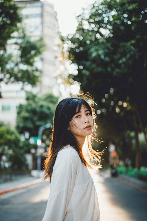 Japanese Photography Portraits, People Photography Street, Japanese Portrait, Photography Person, Urban Photography Portrait, Film Portraits, Portfolio Instagram, Street Photography Portrait, Street Photography People