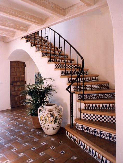 Home decor is the art and science of creating functional and aesthetically pleasing spaces. Its origins can be traced back to ancient civilizations. Home decor has evolved over time, influenced by various historical, cultural, and environmental factors. Mexican Style Homes, Hacienda Homes, Hacienda Style Homes, Mexico House, Mexican Home Decor, Mexican Home, Mediterranean Home Decor, Stair Case, Spanish Style Home