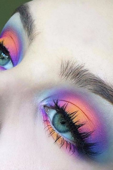 Sunset Eye Shadow Is Trending on Instagram— Just in Time For Summer Colorful Makeup Looks, Summer Eyeshadow, Make Up Designs, Fall Makeup Looks, Colorful Eye Makeup, Top Makeup Products, Elegant Makeup, Fall Makeup, Colorful Eyeshadow