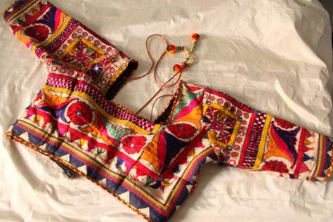 Kutch embroidery on blouses Kutchi Work Blouse, Different Types Of Embroidery, Choli Blouse Design, Embroidery Embellishments, Kutch Work Designs, Navratri Dress, Choli Blouse, Kutch Work, Blouse Design Images