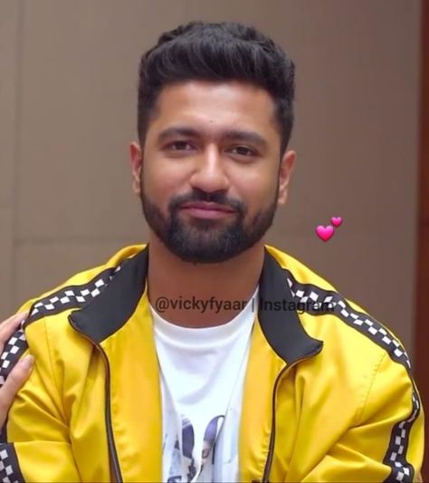 South Hero, Barber Logo, Workout Plan For Men, Vicky Kaushal, Tapered Haircut, Men's Hairstyle, Indian Men, Mens Haircuts, Village Photography