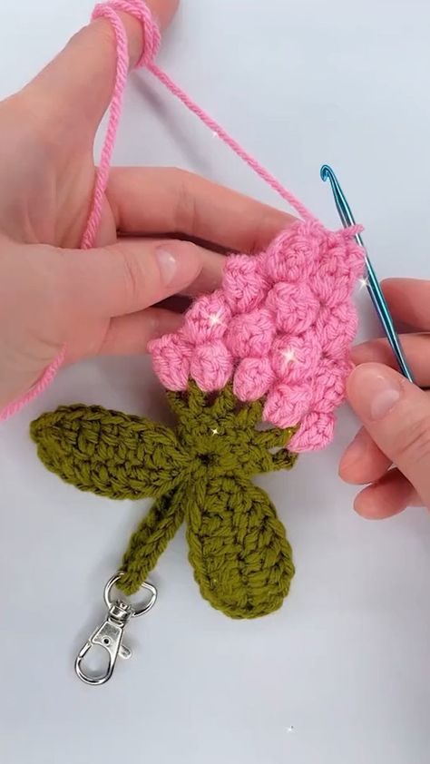 Crochet Strawberry Keychain Ideas #crochet #strawbwerry #keychain | Yarn Designer | Reels Keychain Ideas Crochet, Crochet Strawberry Keychain, Strawberry Keychain, Designer Crochet, Crochet Leaf Patterns, Keychain Ideas, Crochet Strawberry, Crochet Bedspread Pattern, Quick Crochet Patterns