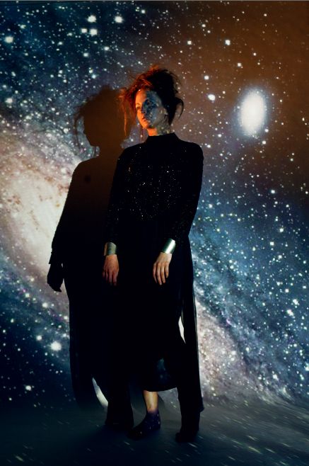 Galaxy Photoshoot, Cosmo Photoshoot, Futuristic Photoshoot, Retro Fashion Photography, Projector Photography, Galaxy Photos, Photoshoot Backdrops, Photography Pics, Street Portrait