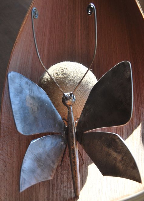 Butterfly Metal Sculpture, Scrap Metal Butterfly, Welded Butterfly, Metal Butterflies, Metal Forming, Welding Art Projects, Metal Tree Wall Art, Metal Butterfly, Metal Welding