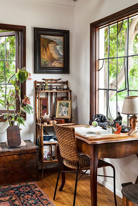 Cottage Style Decor, Casa Vintage, A Desk, Eclectic Home, Home Office Design, Home Fashion, Decoration Design, 인테리어 디자인, Cottage Style