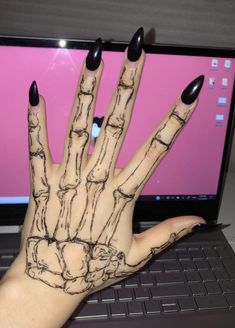 Get a creepy, yet chic look with these skeleton hand nails! 🦴💅 Featuring detailed skeletal designs, these nails are perfect for adding a haunting touch to your Halloween style. 💀✨ #SkeletonHandNails #BoneChic #SpookyNailArt Hand Impression, Hanna Tattoo, Skeleton Hands Drawing, Tattoo Main, Hand Nails, Black Stiletto Nails, Pretty Hand Tattoos, Sharpie Tattoos, Pen Tattoo