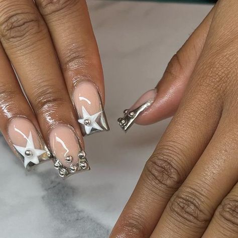 raleigh nail tech ⋆.ೃ࿔*:･ on Instagram: "Beyoncé nailsss #nailinspo #nailart #nailart #chromenails #starnails #raleighnailtech #raleighnails" Nailinspo Nailart, Senior Prom, Star Nails, Prom Nails, Chrome Nails, Nail Tech, Beyonce, Nail Inspo, Nail Art