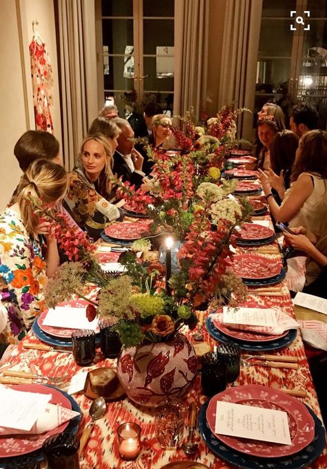 Maximalist Dinner Party, Met Gala Party, Valentines Day Tablescapes, 70s Theme Party, Lauren Santo Domingo, Bachelorette Inspo, Champagne Birthday, Gala Party, Dinner Table Setting