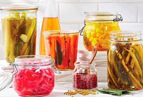 Wondering how to quick-pickle onions and more? In this guide, we share a simple low-sodium brine recipe and 5 quick-pickle combos to make. Quick Pickle Recipe, Quick Pickled Vegetables, Quick Pickle, Quick Pickles, Pickled Green Tomatoes, Low Salt Recipes, Pickle Recipes, Brine Recipe, Cucumbers And Onions