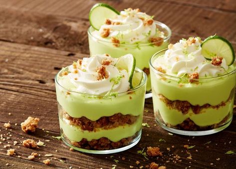 Best Key Lime Pie Mousse Recipe - How to Make Key Lime Pie Mousse Key Lime Mousse, Dessert Yogurt, Greek Yogurt Flavors, Cheesecake Parfaits, Desserts Christmas, Lime Cheesecake, Dessert Easy, Easy Summer Desserts, Small Desserts