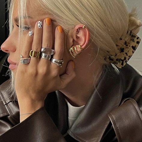 Dope Jewelry, Funky Jewelry, Jewelry Lookbook, Jewelry Inspo, Looks Style, Piercing Jewelry, Cute Jewelry, Style Icons, Ear Cuff