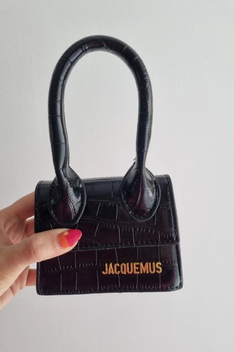 Black Jacquemus Bag, Jacquemus Handbag, Essential Aesthetic, Trapeze Silhouette, Jacquemus Bag, Crossbody Bags For Women, Crocodile Pattern, Mini Crossbody Bag, Mini Crossbody