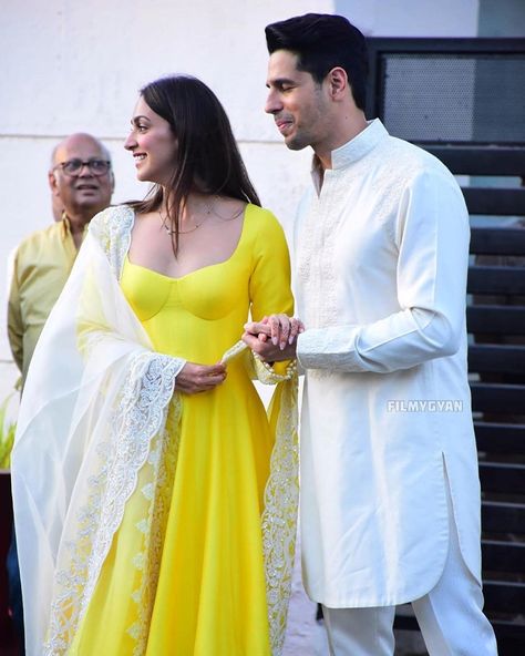 Kiara Advani In Yellow, Sid Kiara, Bandhani Suit, Indian Outfits Modern, Siddharth Malhotra, Brothers Movie, Yellow Suit, Indian Bride Outfits, Bride Outfits