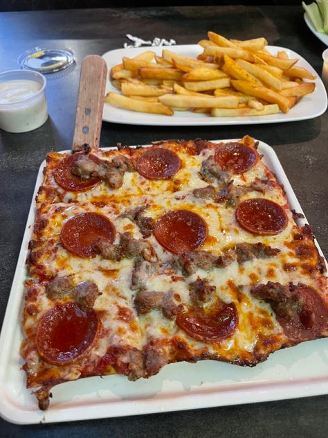 Pepperoni And Sausage Pizza, Pizza And Fries, Sausage Pizza, Pizza Fries, Big Appetite, Cute Snacks, Food Therapy, Yummy Comfort Food, Food Drinks Dessert