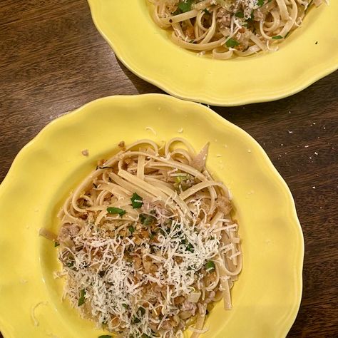 Gordon Ramsay's 10-minute Turkey Pasta - Blythes Blog Leek Pasta, 10 Minute Meals, Turkey Pasta, Gordon Ramsay Recipe, Pork Dinner, Turkey Recipe, Tasty Pasta, Gordon Ramsay, Hearty Meals