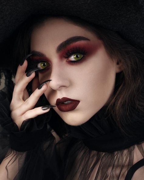 31 Witch Makeup Ideas for Character Looks In 2024 Witch Hair And Makeup Halloween, Evil Sorceress Makeup, Witch Looks Halloween, Dramatic Witch Makeup, Dark Halloween Makeup Witch, Witch Makeup Pretty, Witches Makeup Ideas, Beautiful Witch Makeup, Earth Witch Makeup