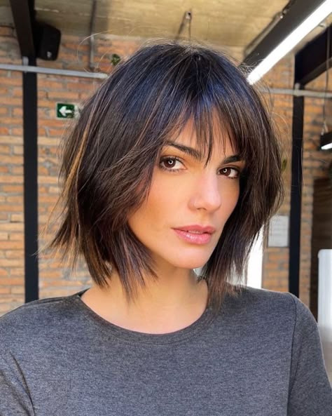 Disconnected Sliced Bob for Straight Hair Tan Skin Blonde Hair, Angled Bob Haircuts, Short Bobs With Bangs, Messy Bob, Messy Bob Hairstyles, Hair 2022, Haircuts Ideas, Fine Straight Hair, Bob Hairstyles With Bangs