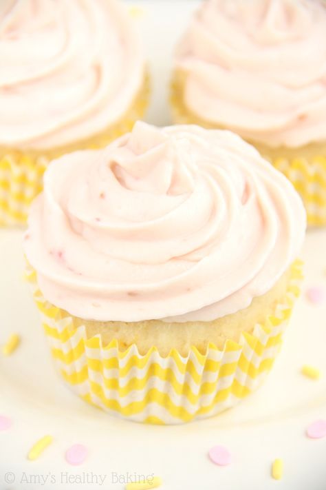 Skinny lemon cupcakes -- barely 160 calories! The BEST vanilla frosting I've ever had & it contains NO butter or powdered sugar! Cranberry Orange Cupcakes, Wicked Cupcakes, Easy Vanilla Frosting, Crazy Cupcakes, Bbq Dessert, Recipes Cupcakes, Raspberry Frosting, Frosted Cups, Orange Cupcakes