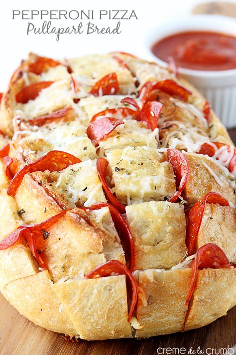 Football Snack Food, Pizza Pepperoni, Bread Pull Apart Recipes, Resep Pizza, Football Snacks, Tailgate Food, Football Food, Snacks Für Party, Pizza Bread