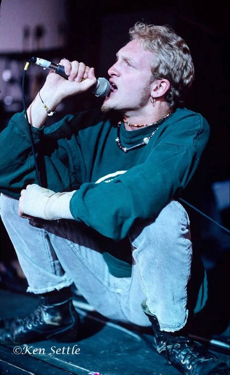 Alice in Chains performing at the Pine Knob Music Theater in Clarkston, Michigan, June 22,1991 📷© Ken Settle Layne Stanley, Demri Parrott, Grunge Fits, Metal Boy, Clash Of The Titans, Jerry Cantrell, Layne Staley, Grunge Guys, Theatre Shows