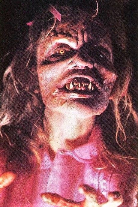 Night of the Demons (1988) Linnea Quigley, Horror Movie Scenes, Night Of The Demons, Horror Makeup, Famous Monsters, Horror Icons, Classic Horror Movies, Horror Movie Posters, Movie Monsters