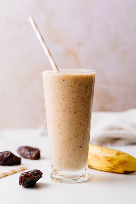 Recipes With Dates, Date Smoothie Recipes, Date Smoothie, What Is Healthy Food, Oil Free Vegan Recipes, Easy To Make Breakfast, Vanilla Smoothie, Snack Smoothie, Cherry Smoothie