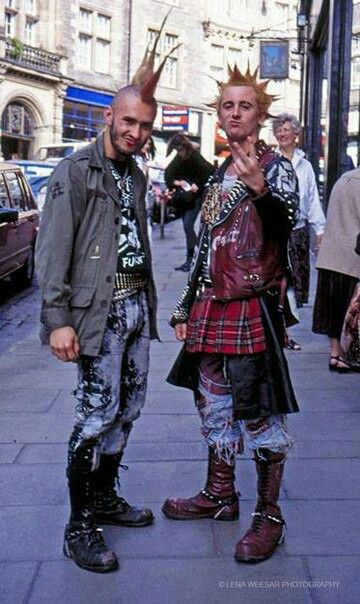 Punks                                                                                                                                                                                 Más 80s Punk Fashion, Ropa Punk Rock, Punk 80s, Punk Mode, Punk Subculture, Cultura Punk, Look 80s, 90s Punk, Estilo Punk Rock