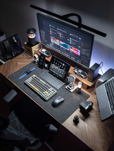 Pc Themes, Home Office Dark, Wfh Setup, Office Layouts, Desk Idea, Game Setup, Computer Setups, Computer Desk Setup, Home Studio Setup