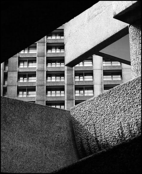 Fasad Design, Housing Estate, Brutalism Architecture, Concrete Architecture, Brutalist Architecture, Urban Architecture, Structure Architecture, Zaha Hadid, Urban Environment