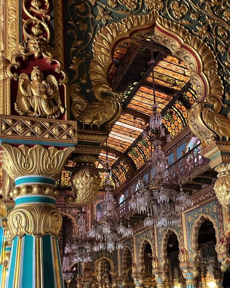 @aavaaribanjaaran for more such photographs on Instagram Mysore Palace Interior, Indian Interior Design Traditional, Recreating Photos, Muslim Architecture, Asian Princess, Indian Wedding Clothes For Men, Indian Interior Design, Mysore Painting, Mysore Palace