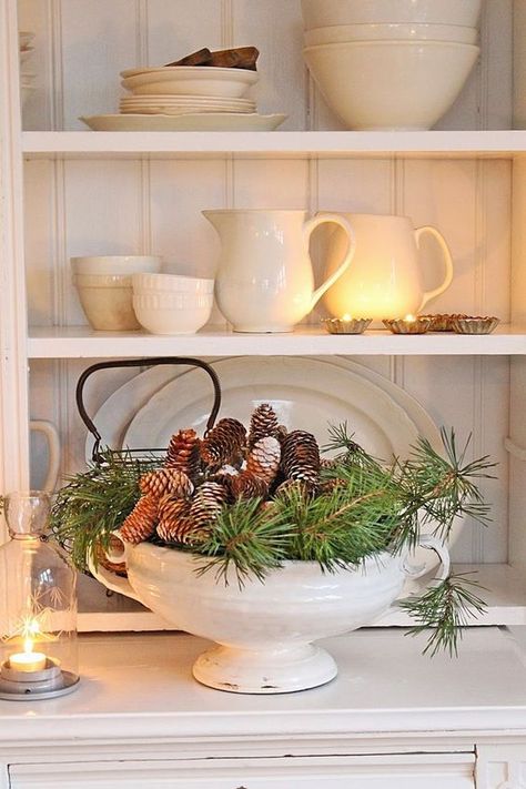 60 DIY Projects for Christmas Cozy Rustic Decor, Joulun Aika, Vibeke Design, Winter Centerpieces, Deco Champetre, White Bowl, God Jul, White China, Deco Floral